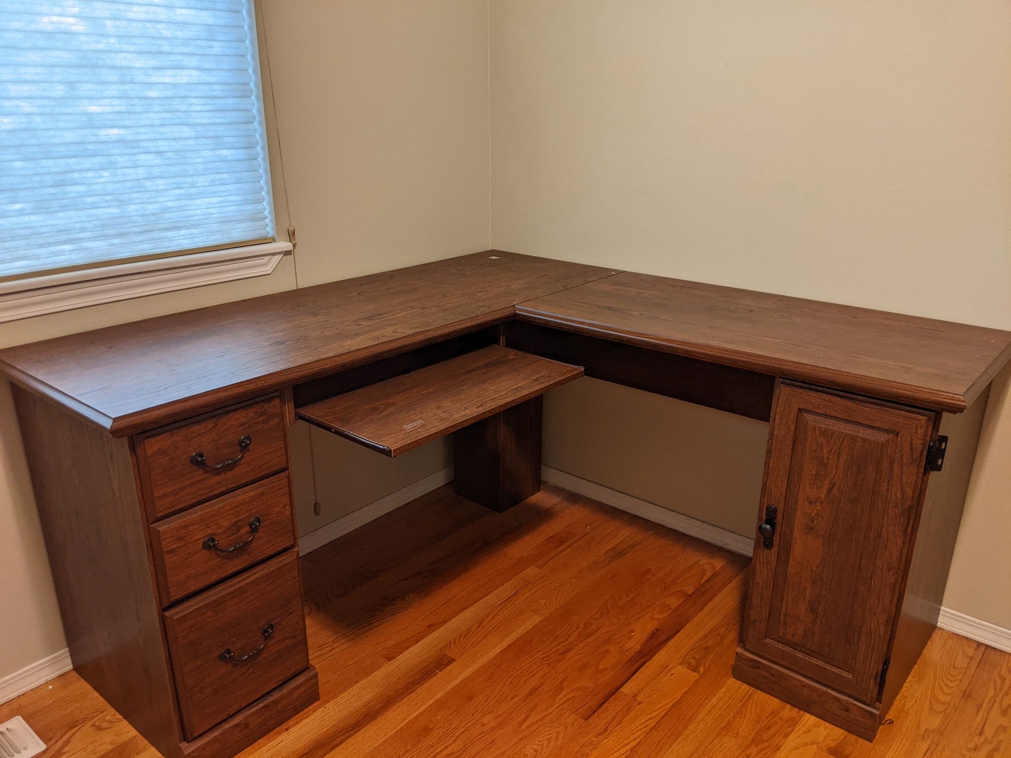 Corner Desk