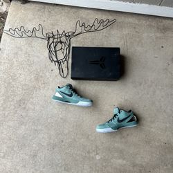 Kobe 4 protro “Girl dad”