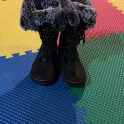 Snow Boots Size 5 