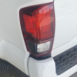 Taillight (left/ Drivers Side) 22’ Tacoma 