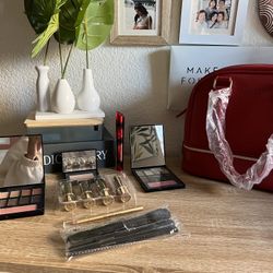 Estée Lauder Makeup Gift Bag 