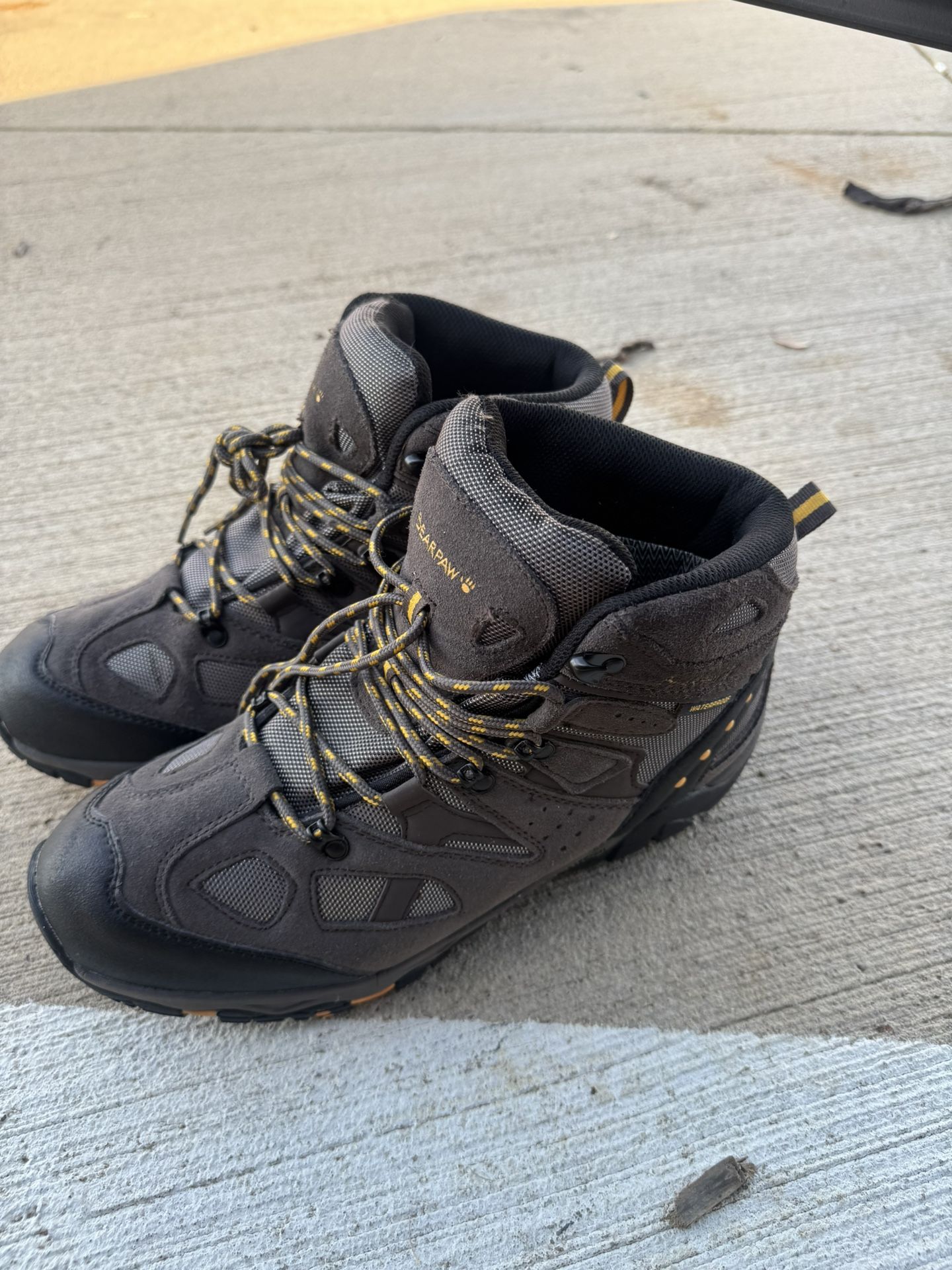 Bearpaw Hiking / Work Boot (SIZE 12)