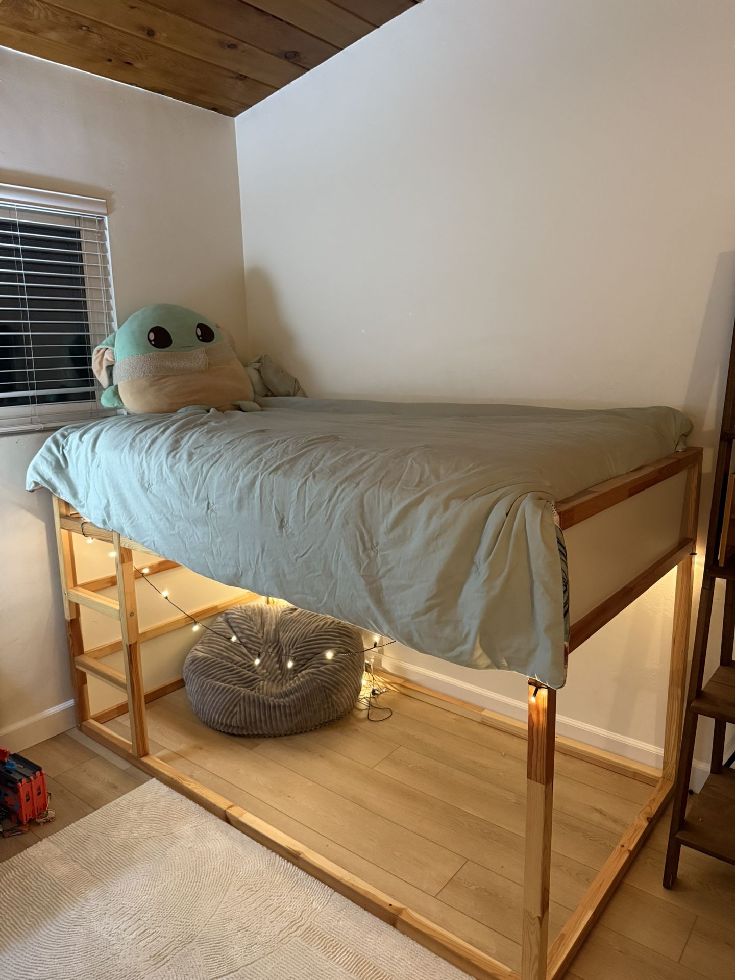 IKEA KURA bed & Beauty Rest Twin Mattress