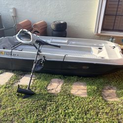 PICK UP ONLY. Bass Pro Shops Pond Prowler 10 w/ Trolling Motor