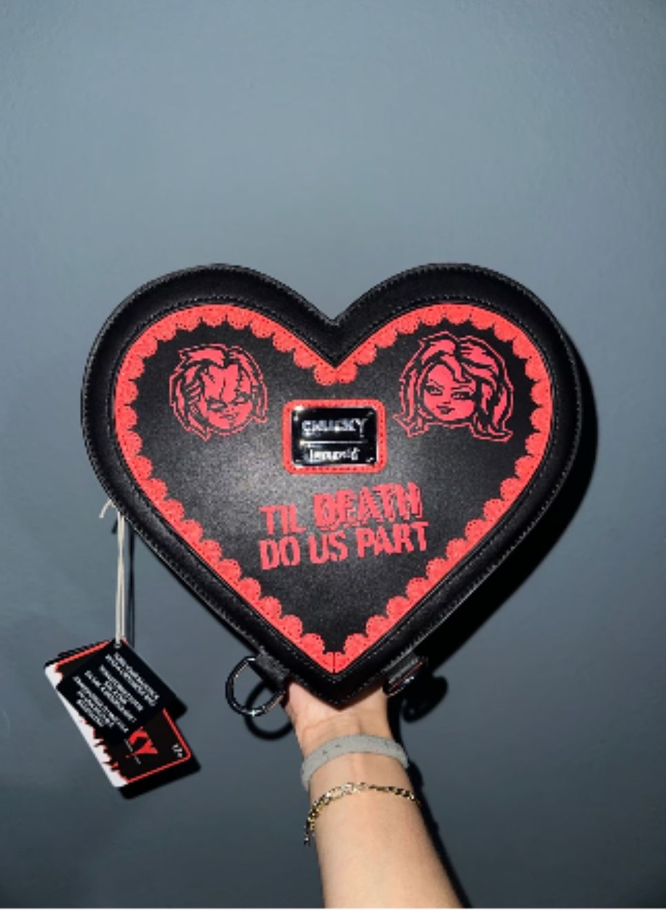 Loungefly Chucky and Tiffany Convertible Heart Mini Backpack  display picture 3