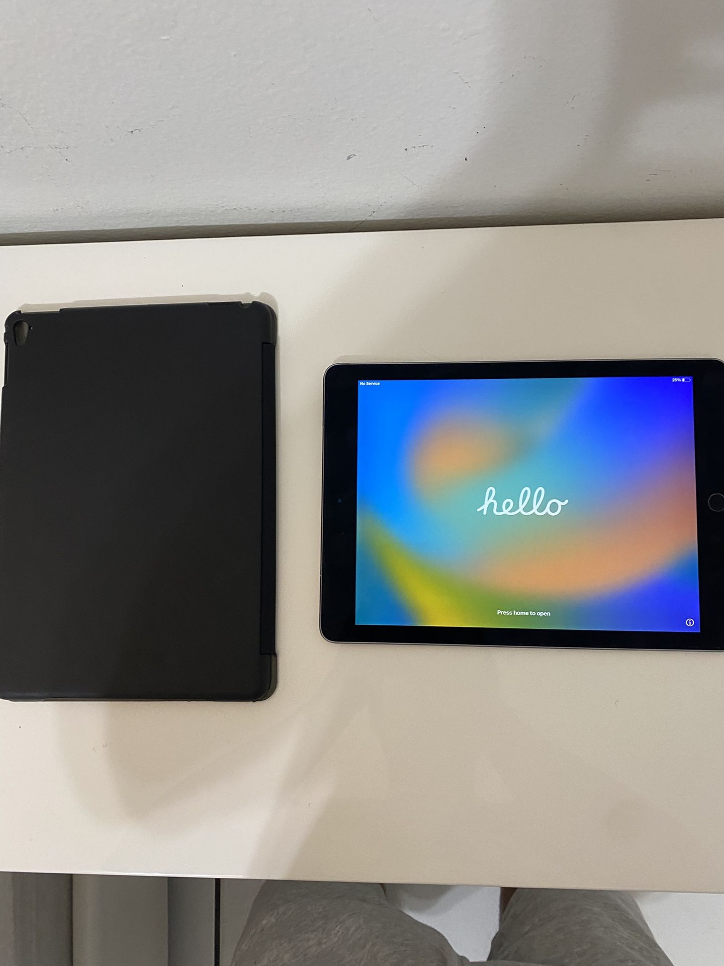 iPad Pro 9.7-inch Wi-Fi + Cellular. FIRM