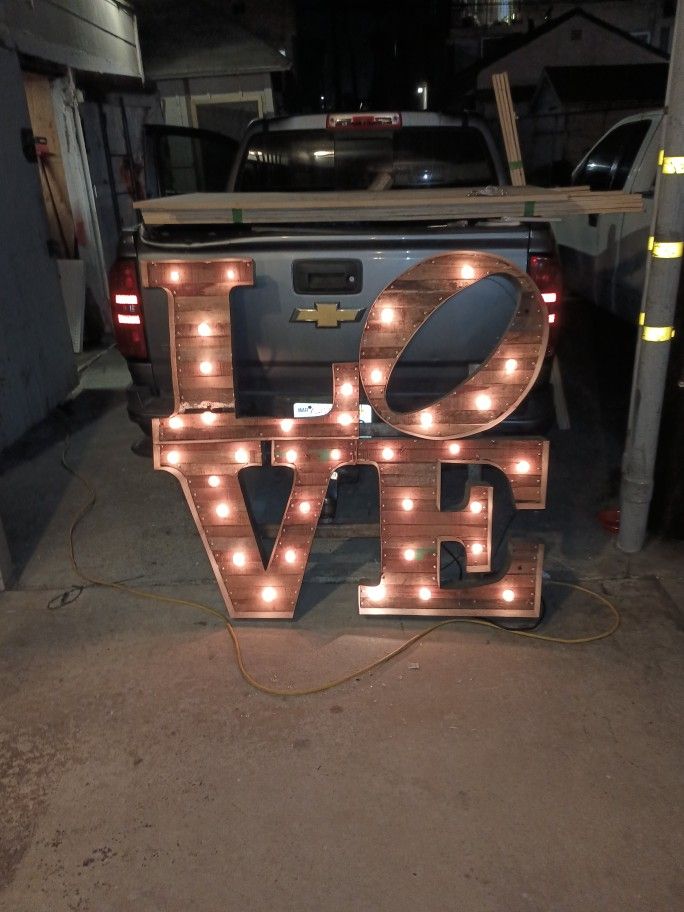 Iconic 60 'S Love Sign