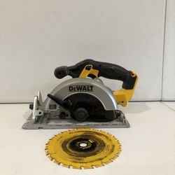 DEWALT 20-Volt MAX Cordless 6-1/2 in. Circular Saw (Tool-Only)