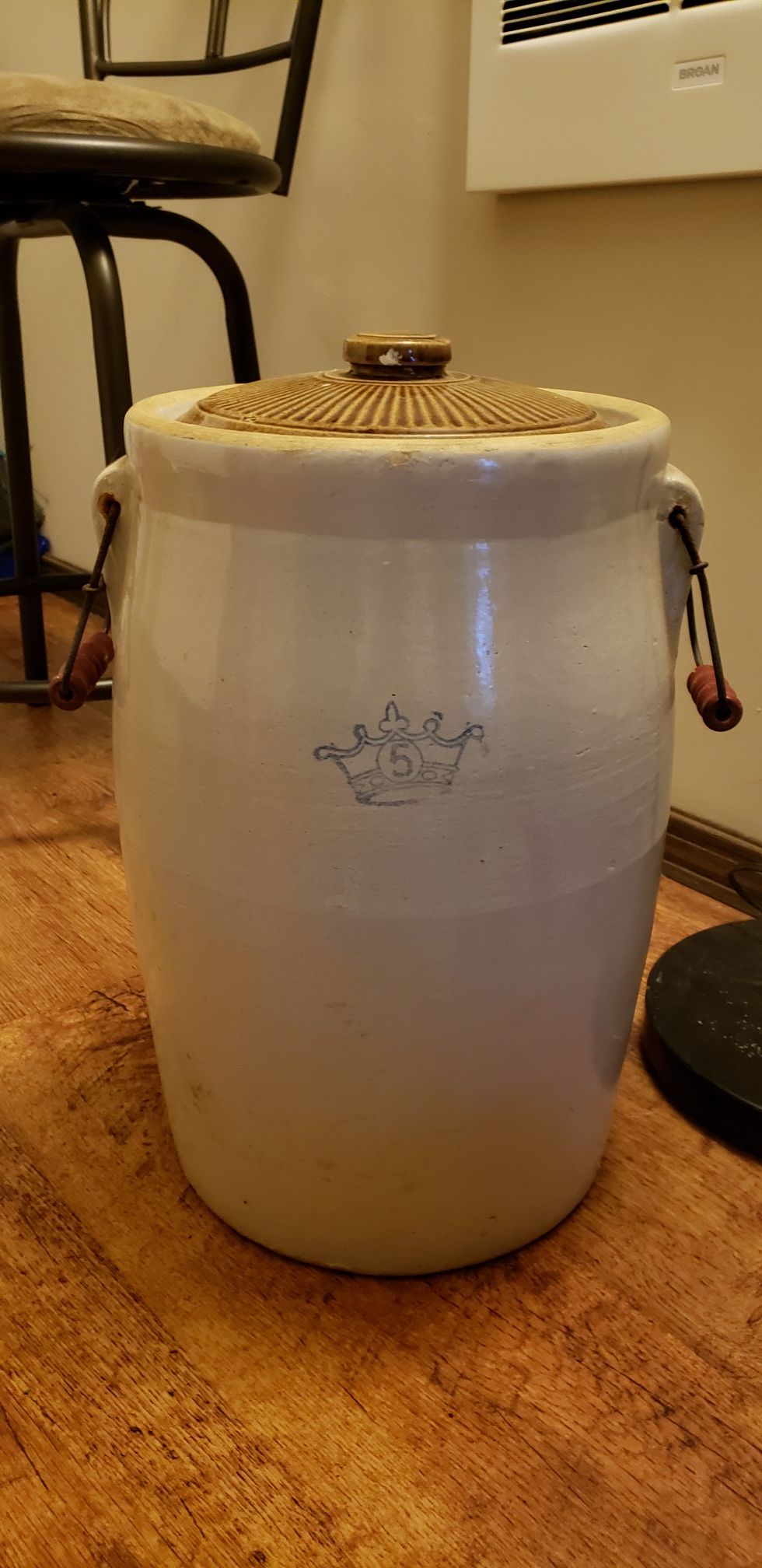 NICE Antique 5 gallon Blue Crown Crock