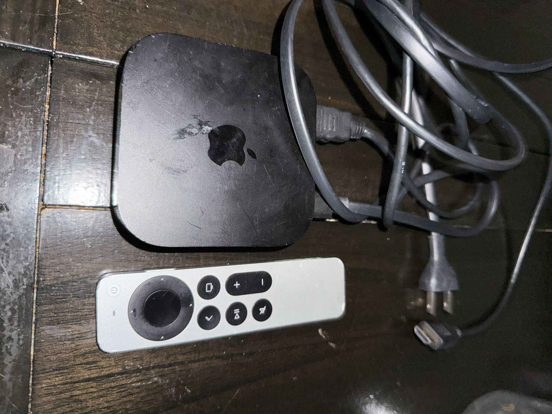 Apple TV + Remote