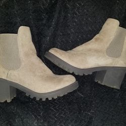 Women's "Rue21: Etc!" Suede Tan Slip-On Block Heel Ankle Boots 8
