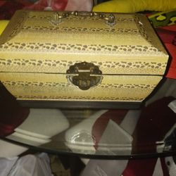 Vintage Med Sz Wood Box Jewerly Etc 5 Look My Post Alot Item