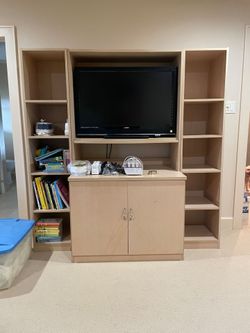 Entertainment center