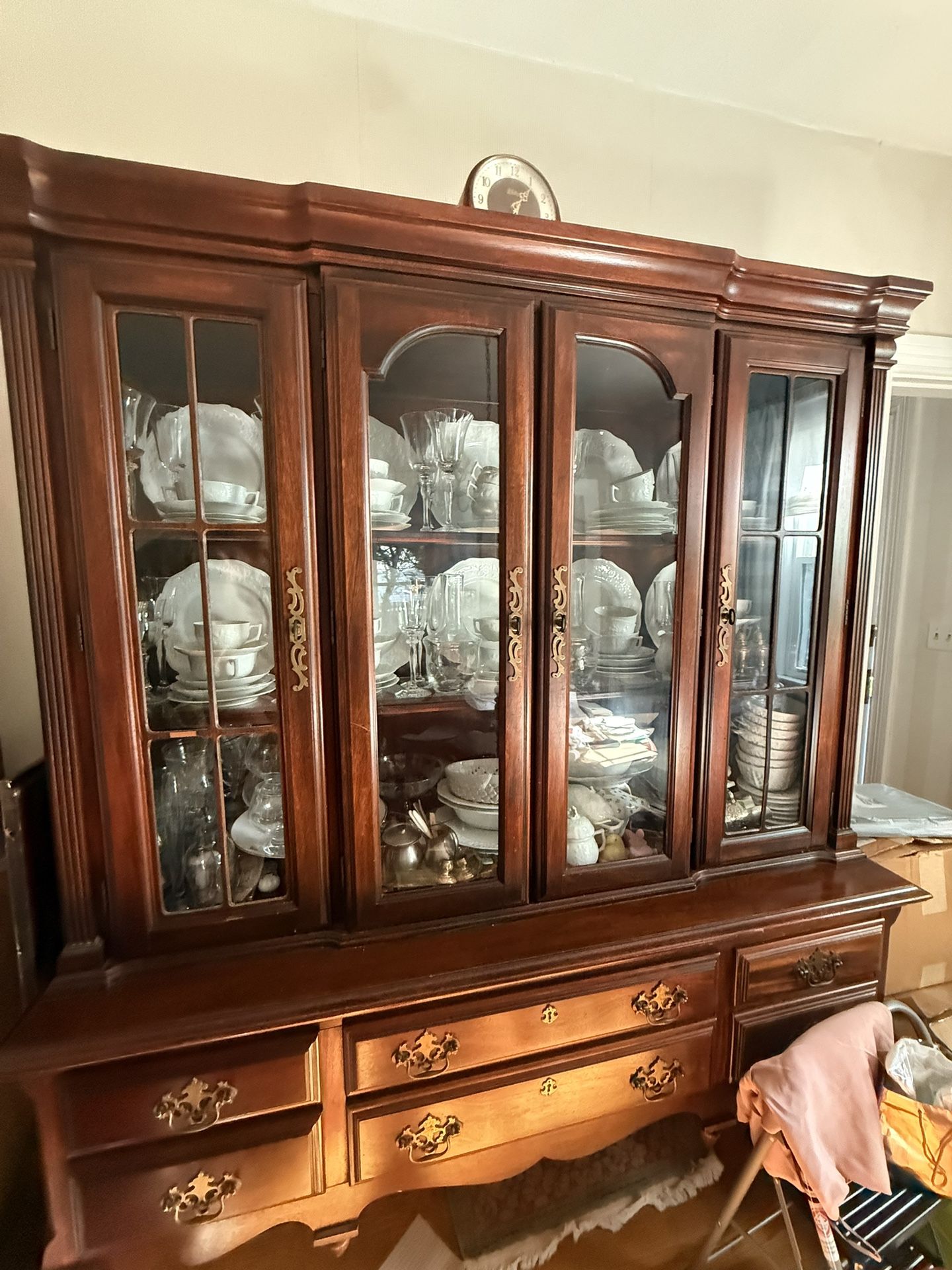 Hutch Shelving Dish Display