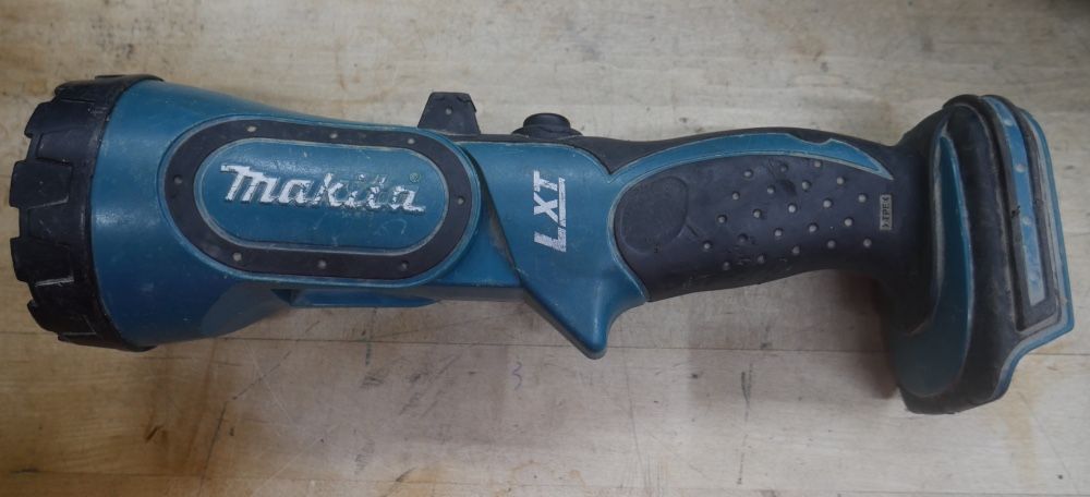 Makita BML185 Worklight - 18V LXT Lithium-Ion Xenon Flashlight-TOOL ONLY.