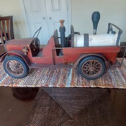 ANTIQUE LEONARDO LUNA FIRE TRUCK