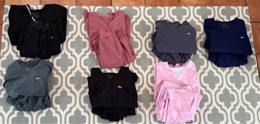 7 Sets of Fig Scrubs Size 3XL Tall