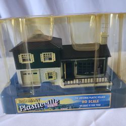 Bachmann Plasticville Split Level House $25