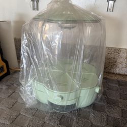 Rotating Food Dispenser