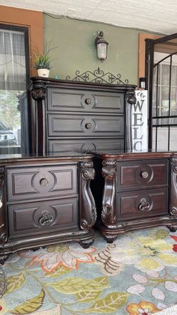 Gorgeous solid wood dresser set