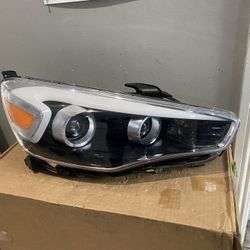 2014-2016 Kia Cadenza Right Headlight 