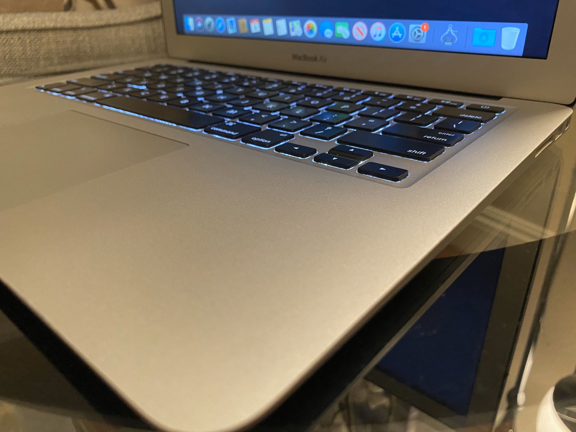 Apple 2013 MacBook Air 13”- inch 1.7 ghz 8GB 251 Flash Storage Laptop 💻