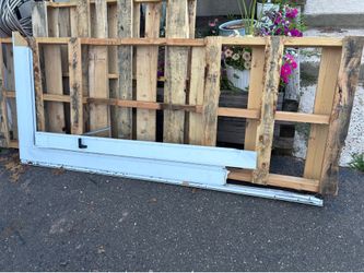 Free door for scrap and pallets