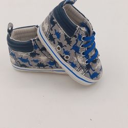 Boys 0 to 3 months double pack two pairs of shoes .