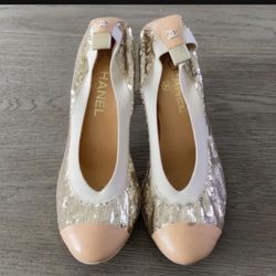 CHANEL size 8 Rounded Toe Heels Soft Leather With Gold Sequins 