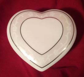 Vintage Wedgwood "Icing" Heart Trinket Box - Bone China