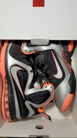 Size 7.5 Nike LeBron James 9s Lakers 