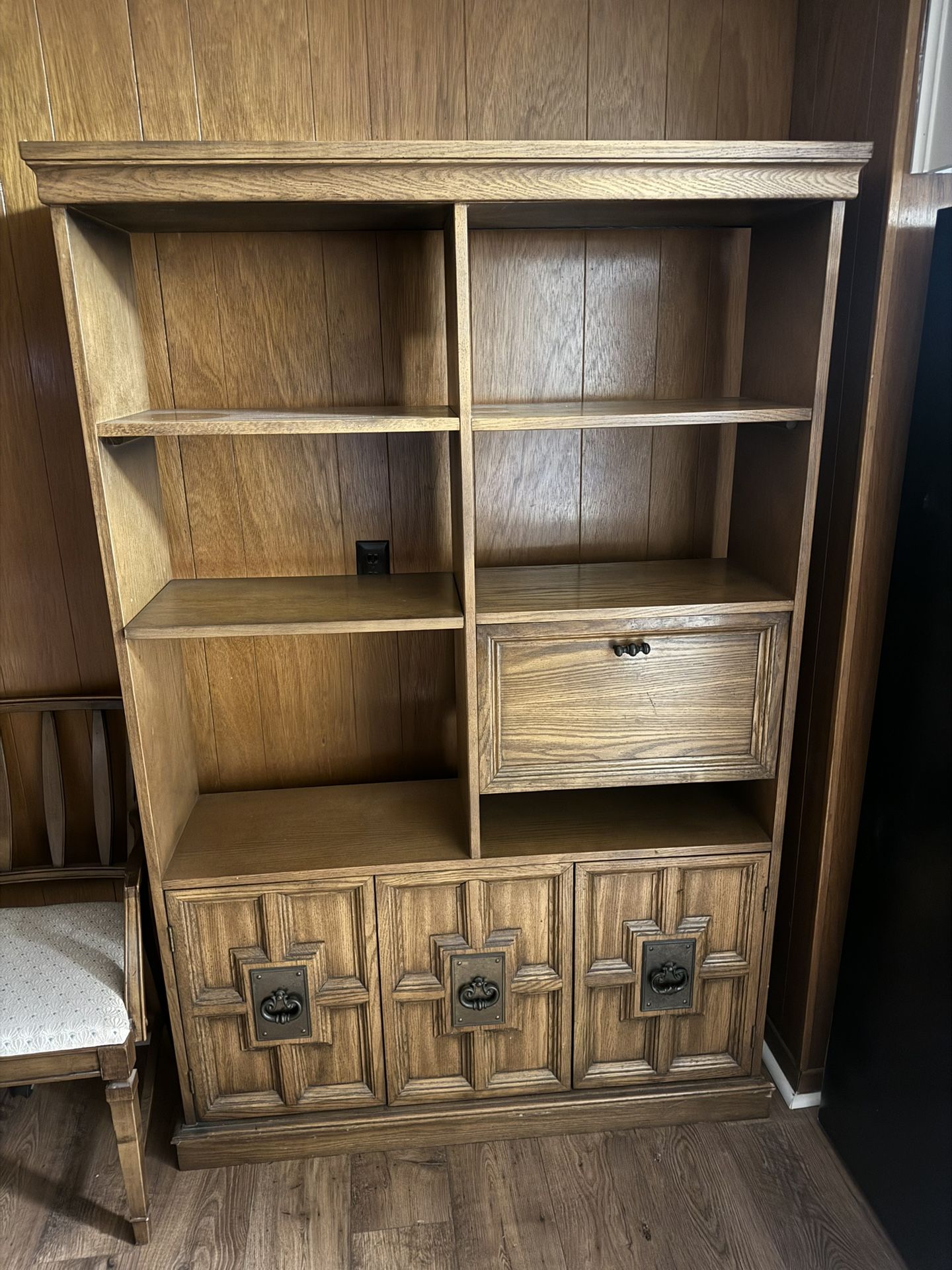 Traditional 5 Shelf Bookcase With Storage