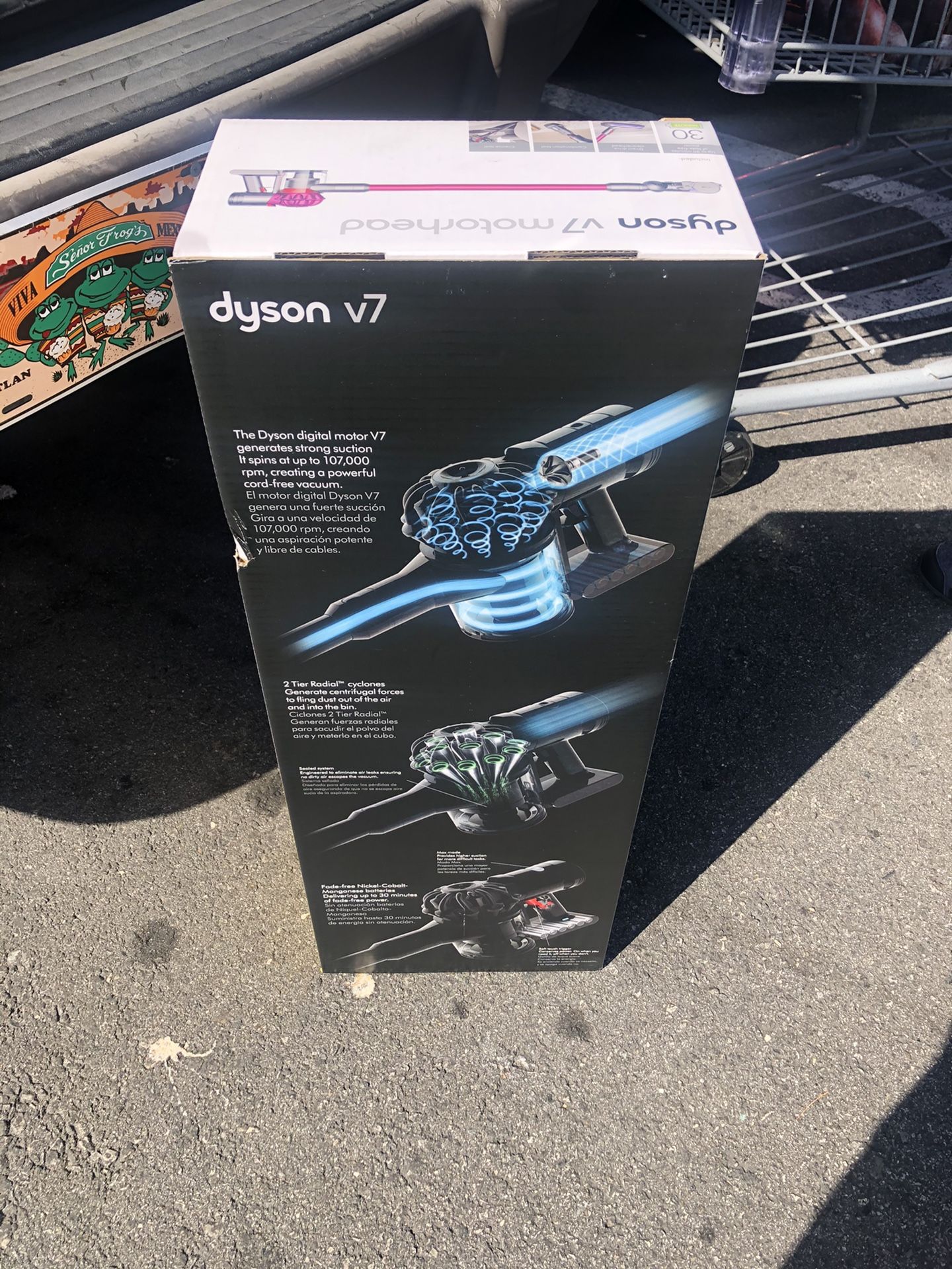 Dyson V7