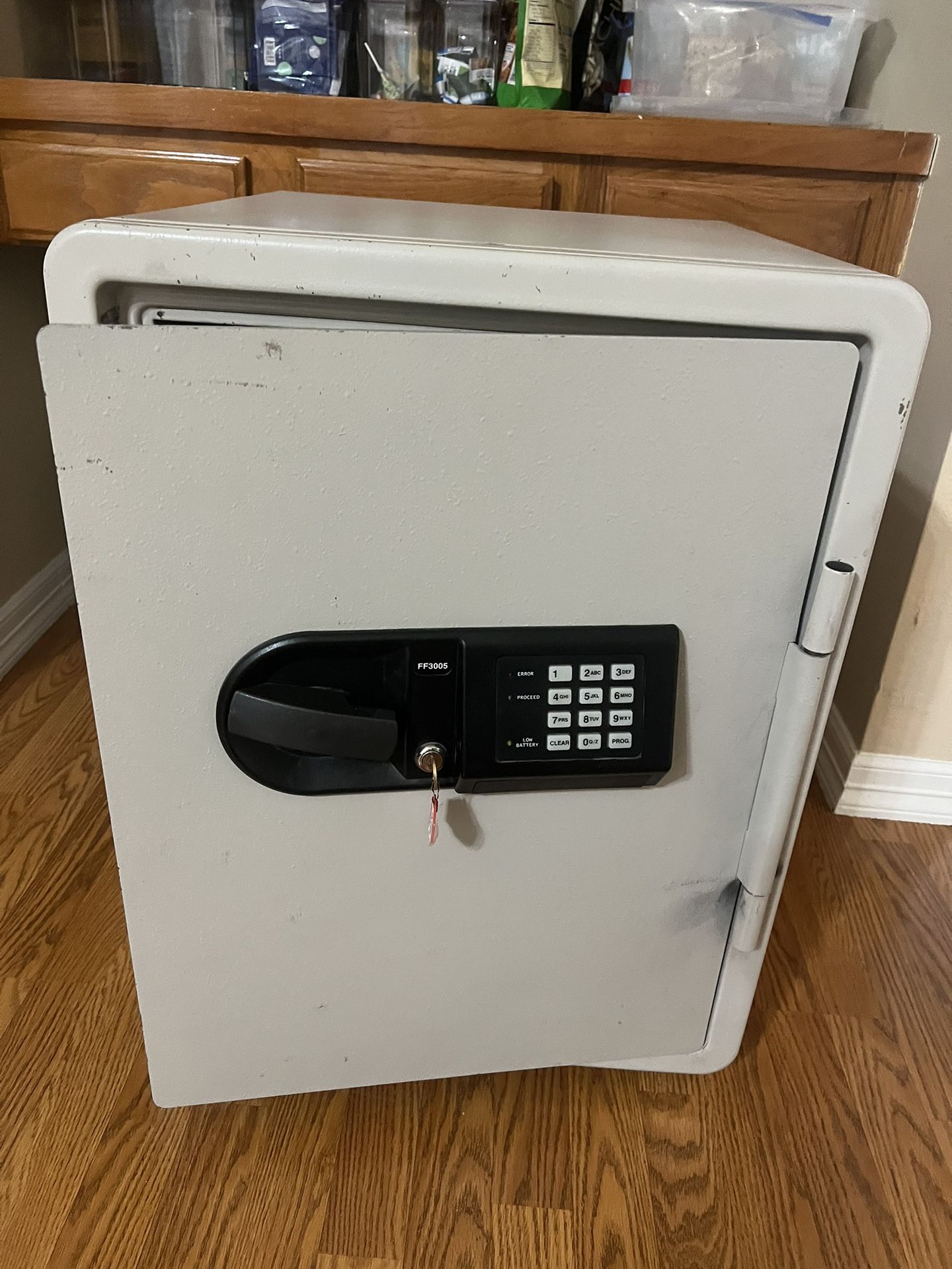 Fire Fyter safe 2 feet height x21 inches x21 inches