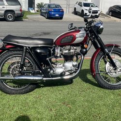 70’ Triumph Bonneville 650