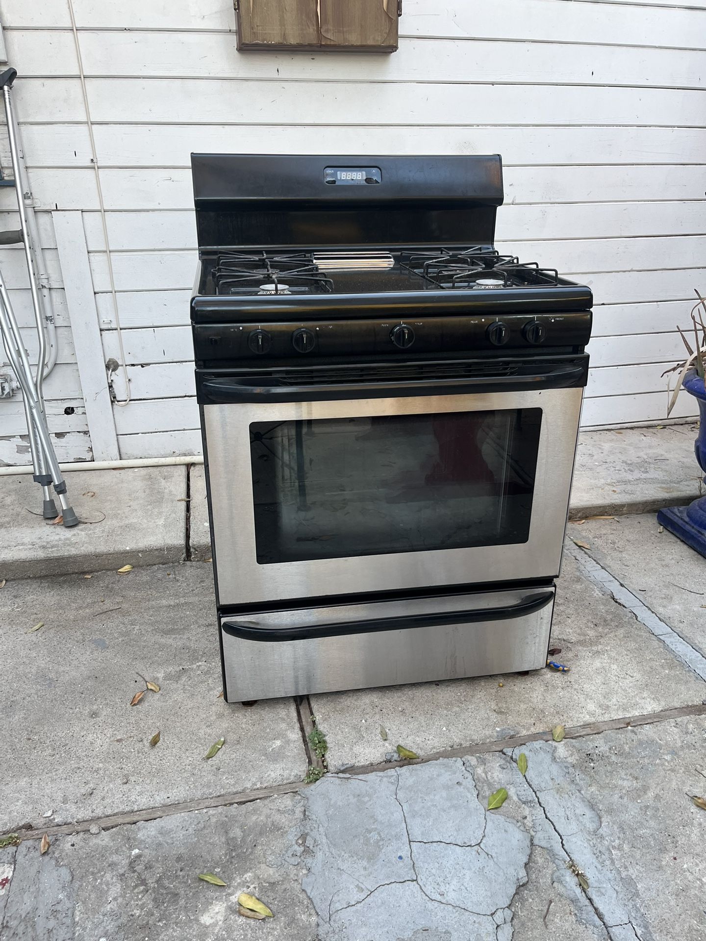 Good Working , Stove Must Sell