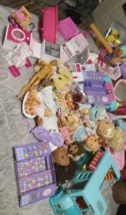 Large bundle ! Girls Toys and Dolls and accessories