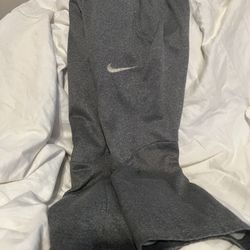 NIKE SWEATPANTS BOYS YOUTH MEDIUM GREYsome Spots And Wear