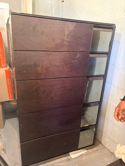 🔥 Large 5-Drawer Dresser + Mirror – For Sale 🔥