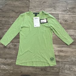 Devon & Jones Ladies' Perfect Fit"Bracelet Length V-Neck Top