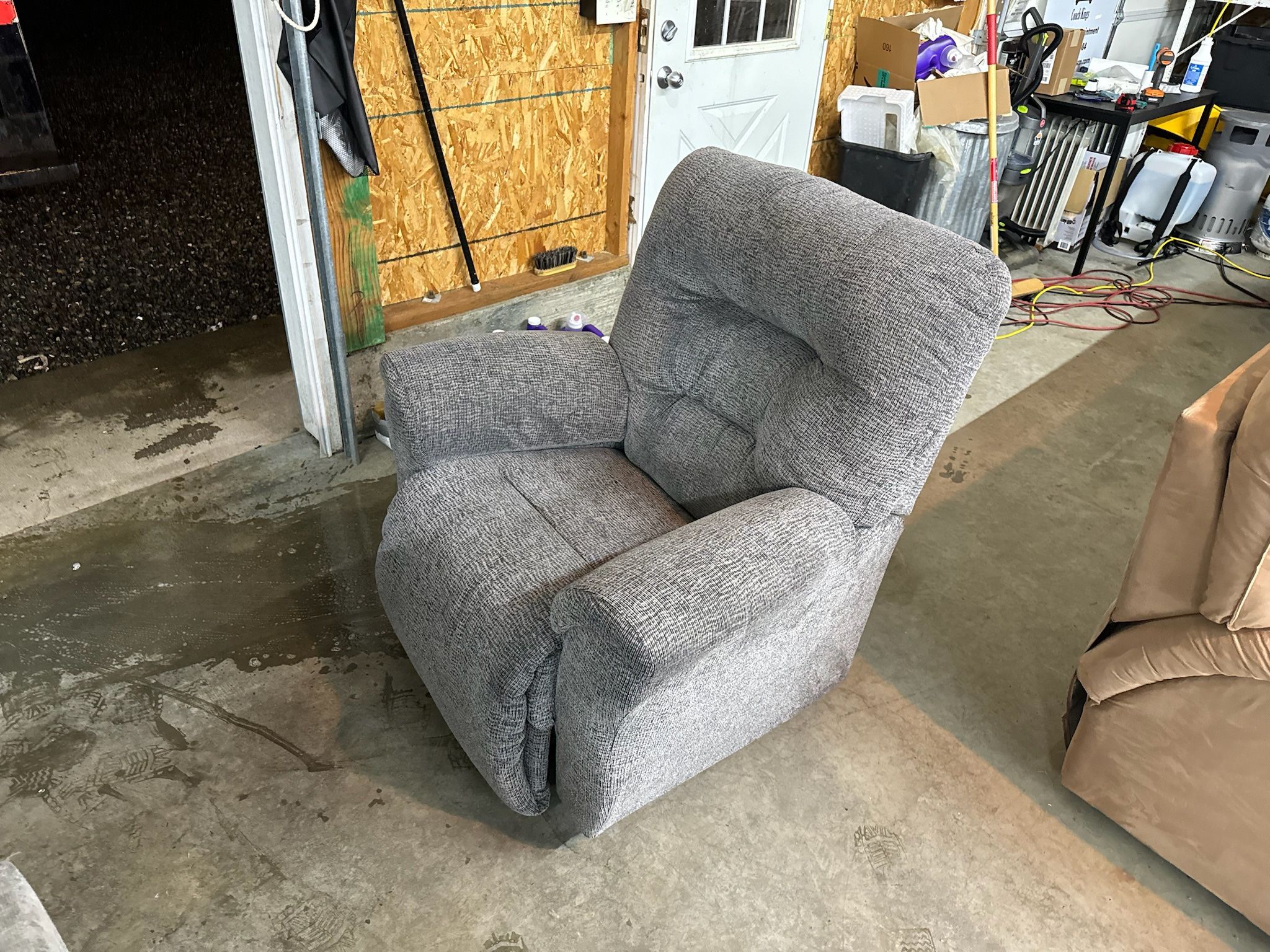 Reclining Chair (WE DELIVER)
