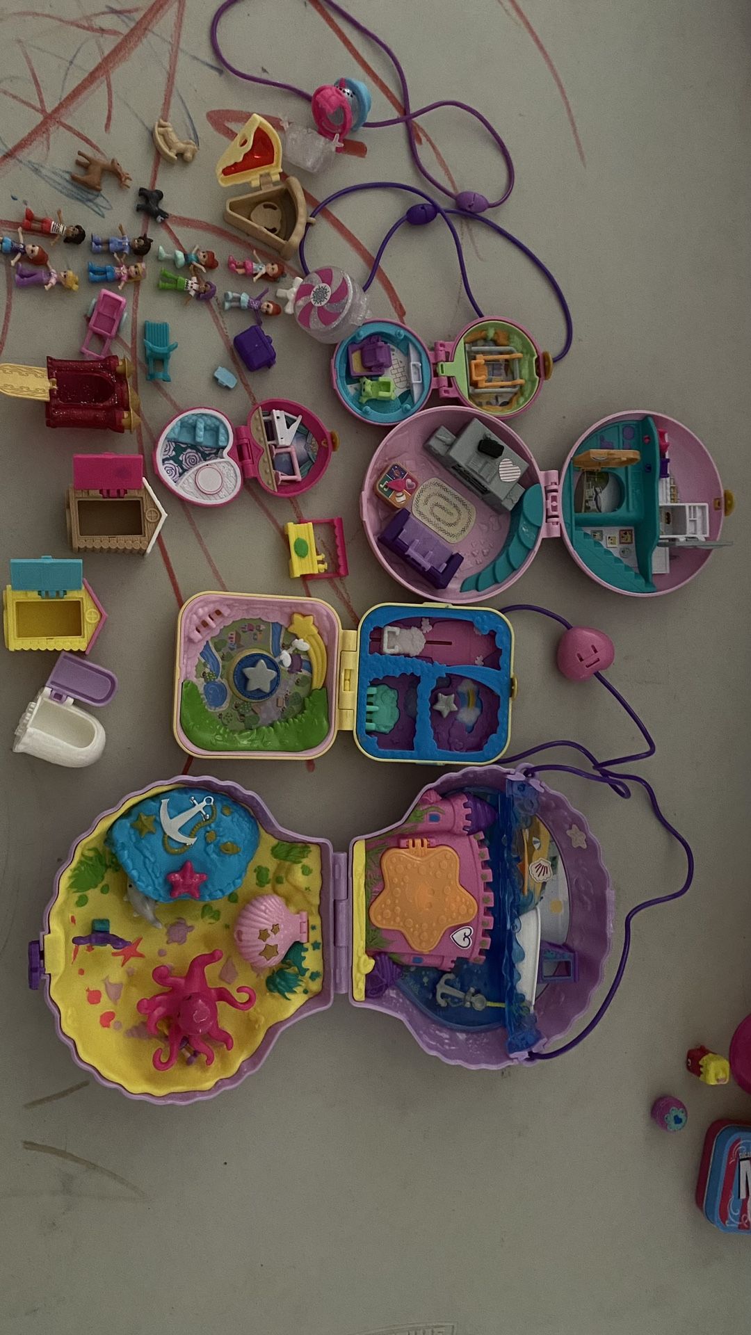 Polly Pockets