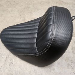 2020 Harley Street Bob FXBB stock seat
