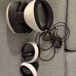 Psvr2 working in good condition (except small scratch not affecting it)