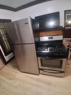 set refrigerator and stove