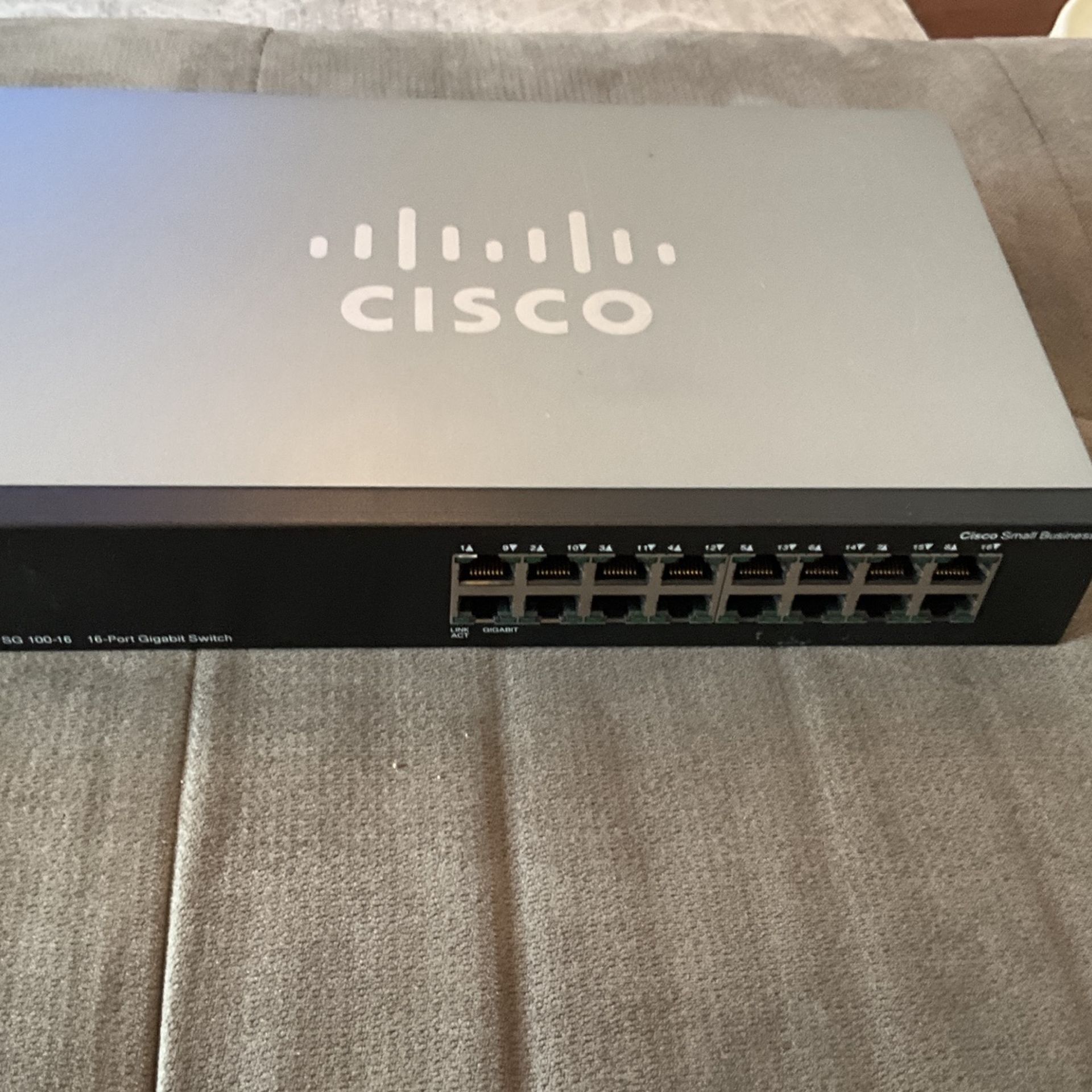 Cisco 16 Port Gigabit Switch