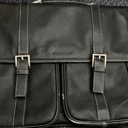Samsonite Flap Black Soft Leather Messenger Bag Padded Laptop Pocket Gently Used