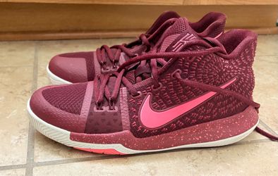 Size 7, Kyrie 3 (GS) Sneakers