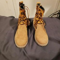 WOMEN'S BOOTS