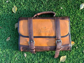 Vetelli Hanging Toiletry Bag